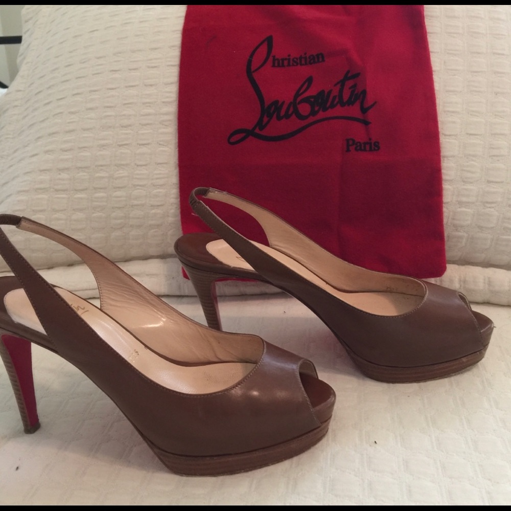 Christian Louboutin Peep toe pump